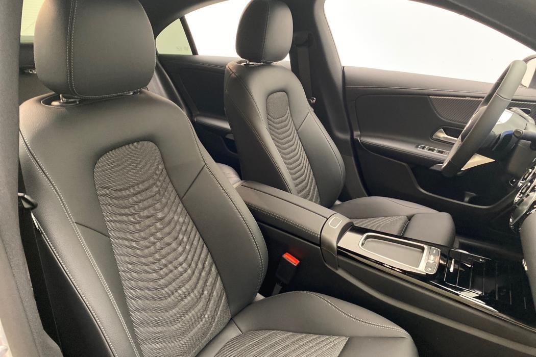 MERCEDES-BENZ CLA 2025