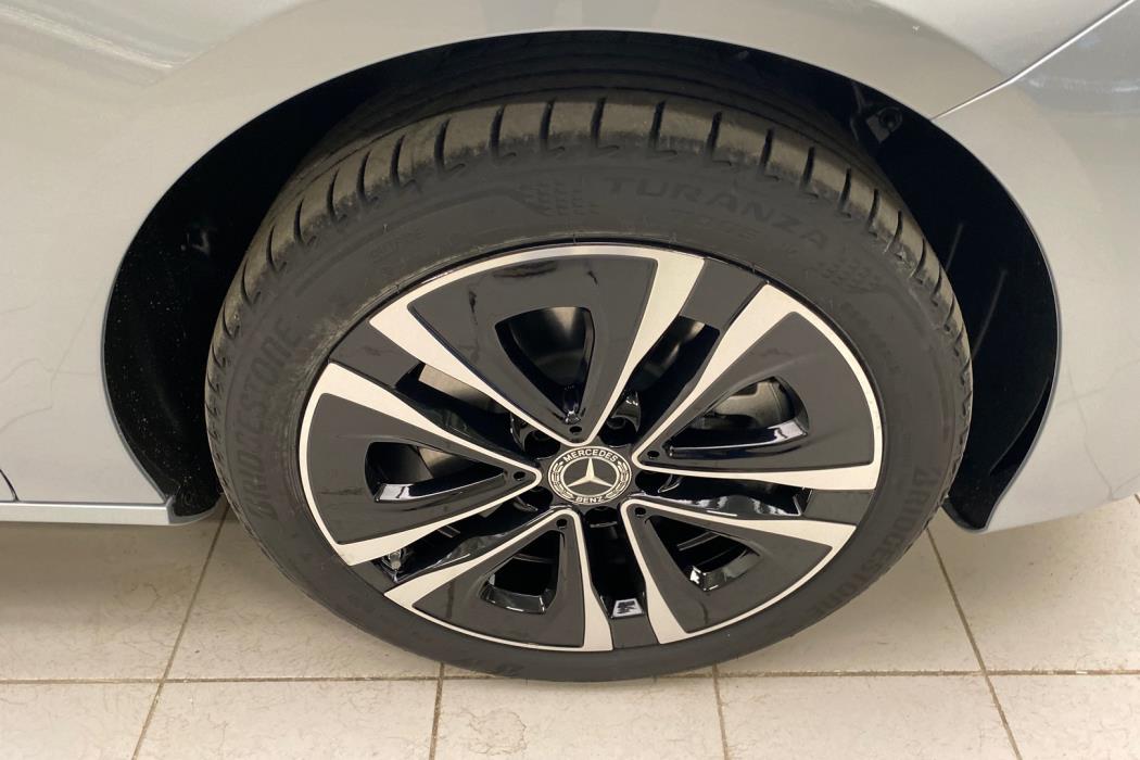 MERCEDES-BENZ CLA 2025