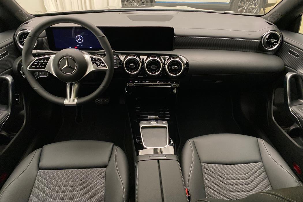 MERCEDES-BENZ CLA 2025