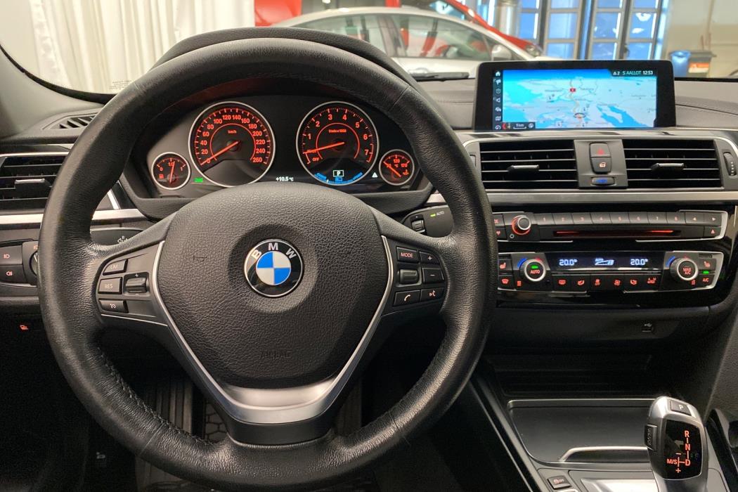 BMW 330 2018
