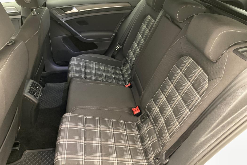 VOLKSWAGEN Golf 2018