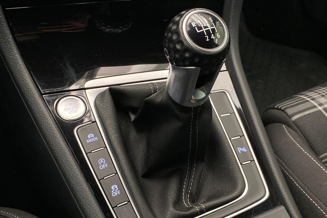 VOLKSWAGEN Golf 2018