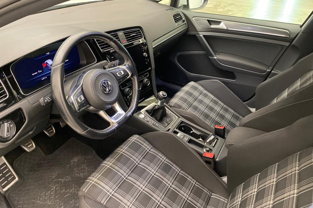 VOLKSWAGEN Golf 2018