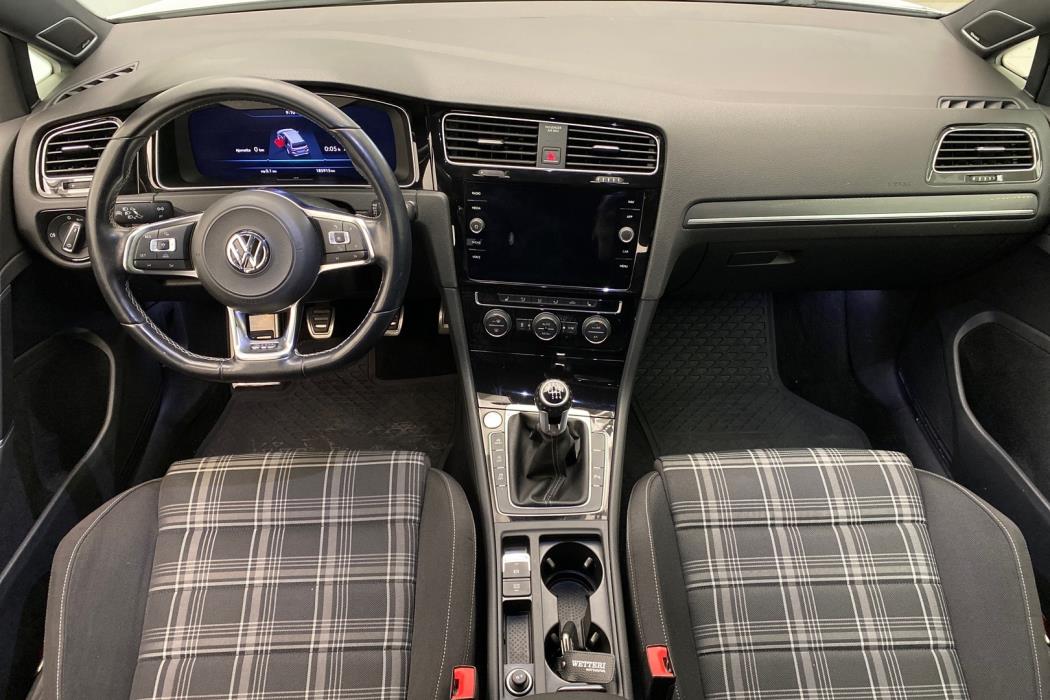 VOLKSWAGEN Golf 2018