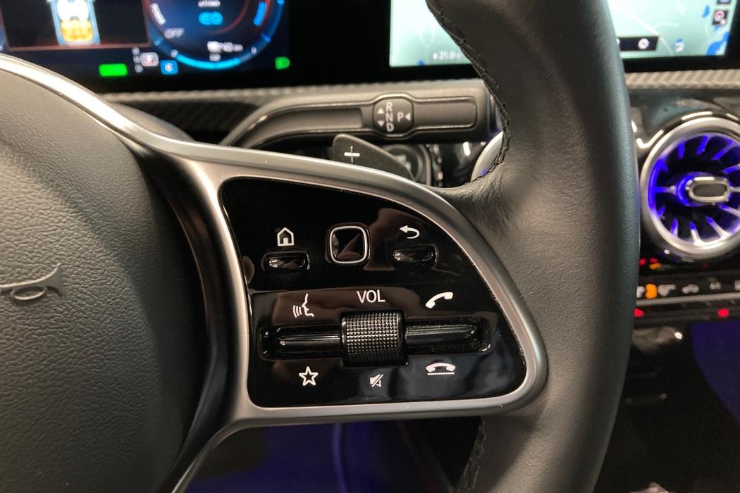 MERCEDES-BENZ A 2021