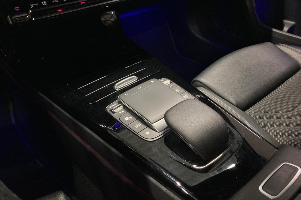 MERCEDES-BENZ A 2021