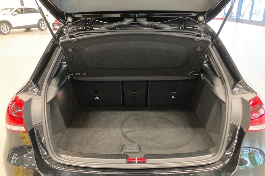 MERCEDES-BENZ A 2021