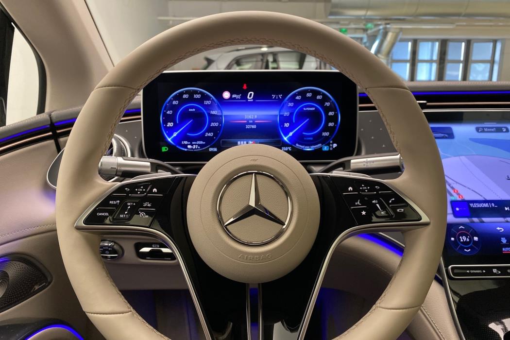 MERCEDES-BENZ EQS 2023