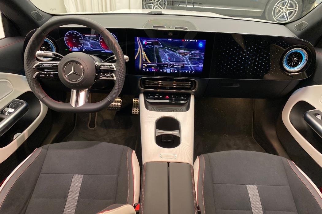MERCEDES-BENZ CLA 2025
