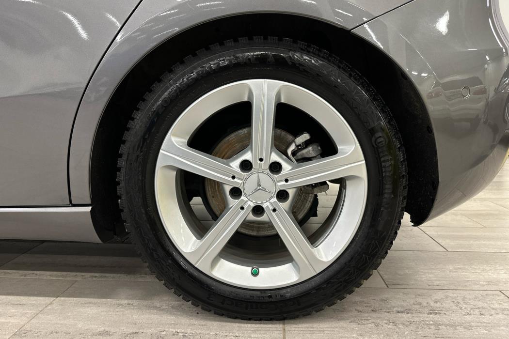 MERCEDES-BENZ A 2021