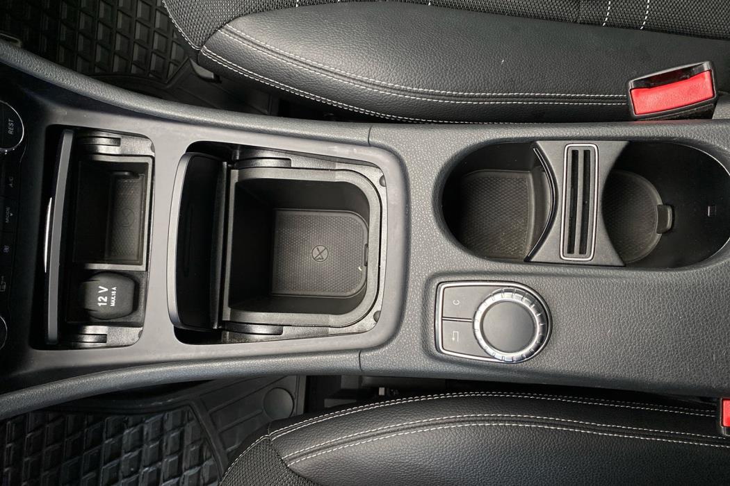 MERCEDES-BENZ A 2015