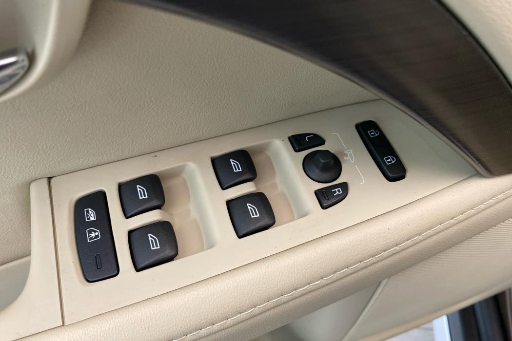 VOLVO XC70 2015