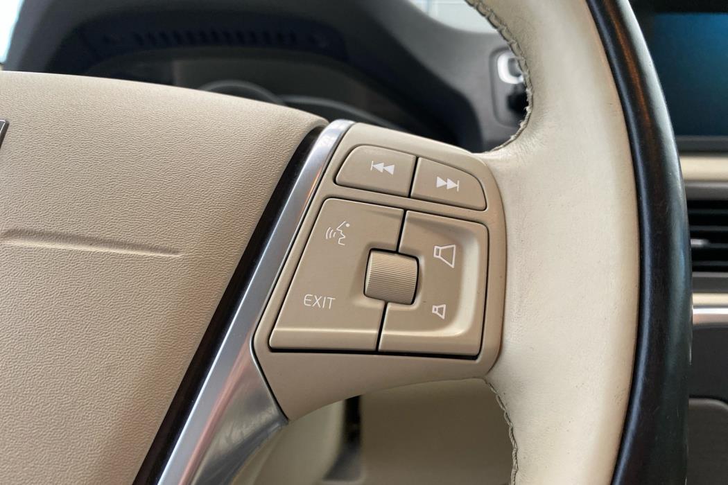 VOLVO XC70 2015