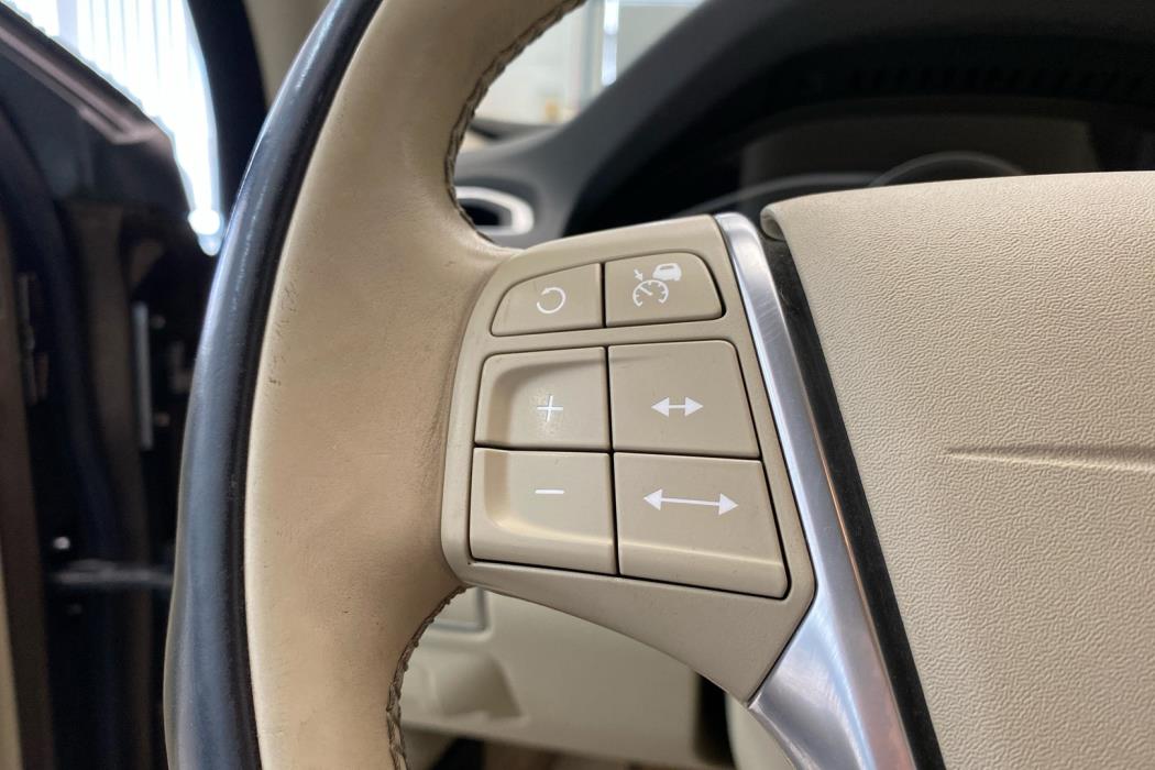 VOLVO XC70 2015