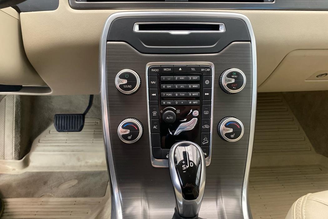 VOLVO XC70 2015