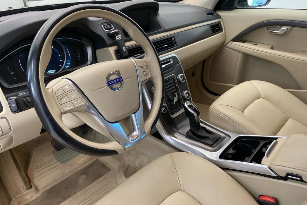 VOLVO XC70 2015