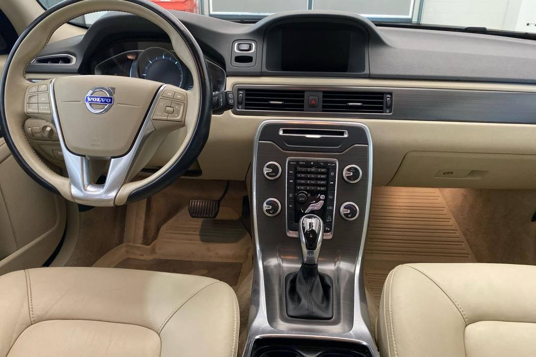VOLVO XC70 2015