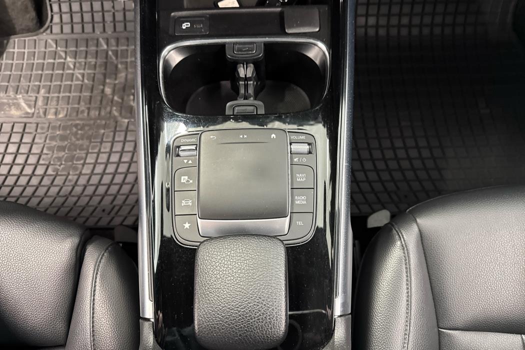 MERCEDES-BENZ GLB 2022