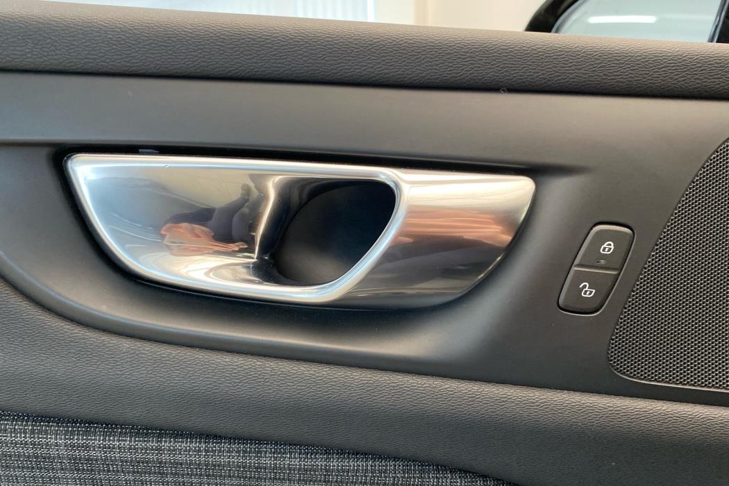 VOLVO V60 2023