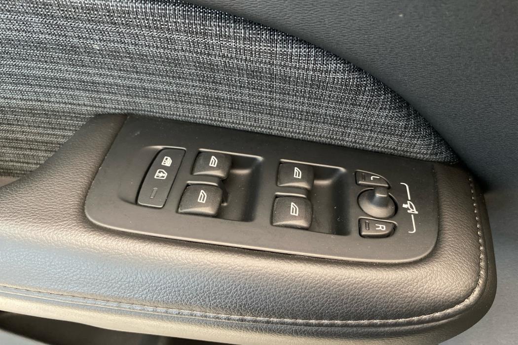 VOLVO V60 2023