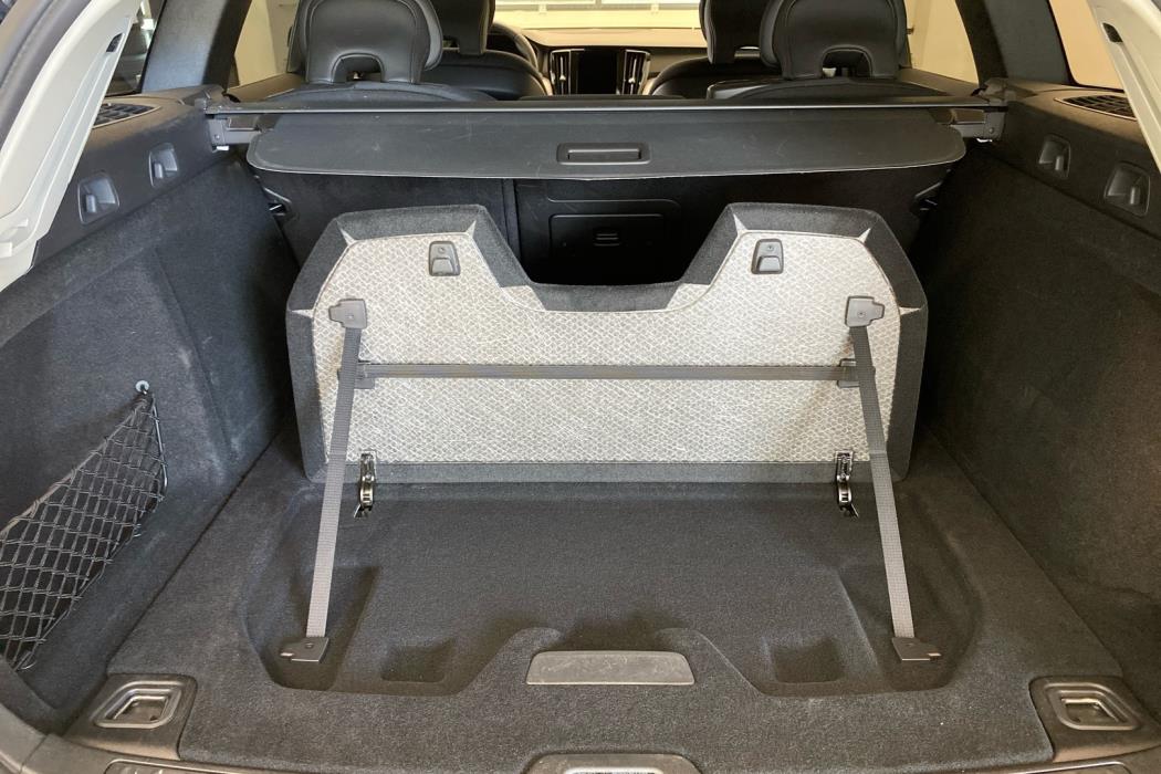 VOLVO V60 2023