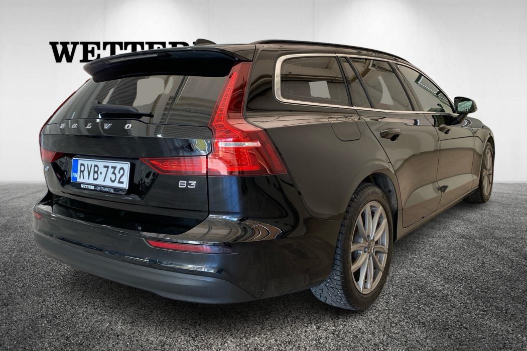 VOLVO V60 2023
