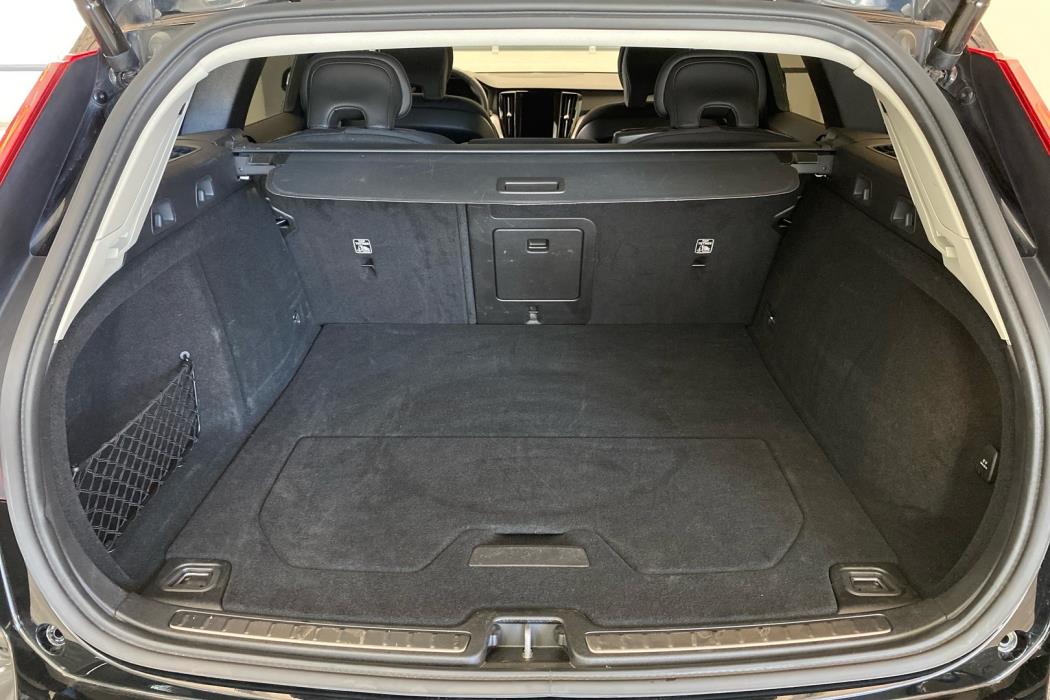 VOLVO V60 2023