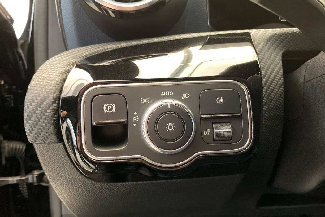 MERCEDES-BENZ A 2019