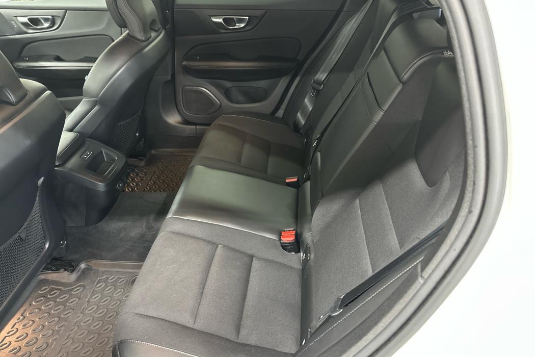 VOLVO V60 2021