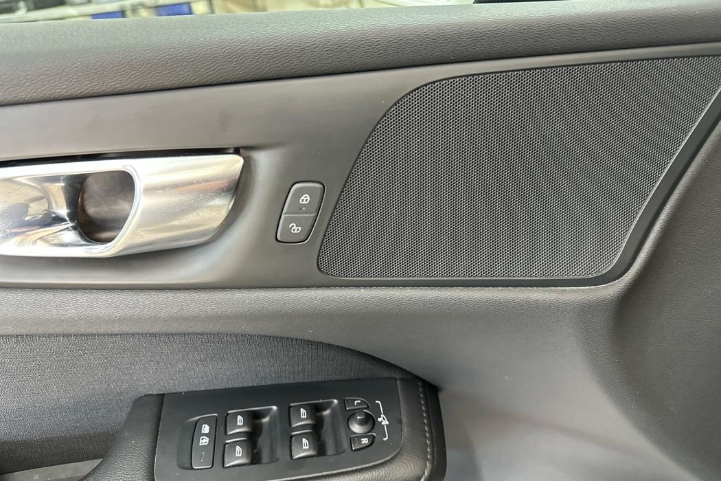 VOLVO V60 2021