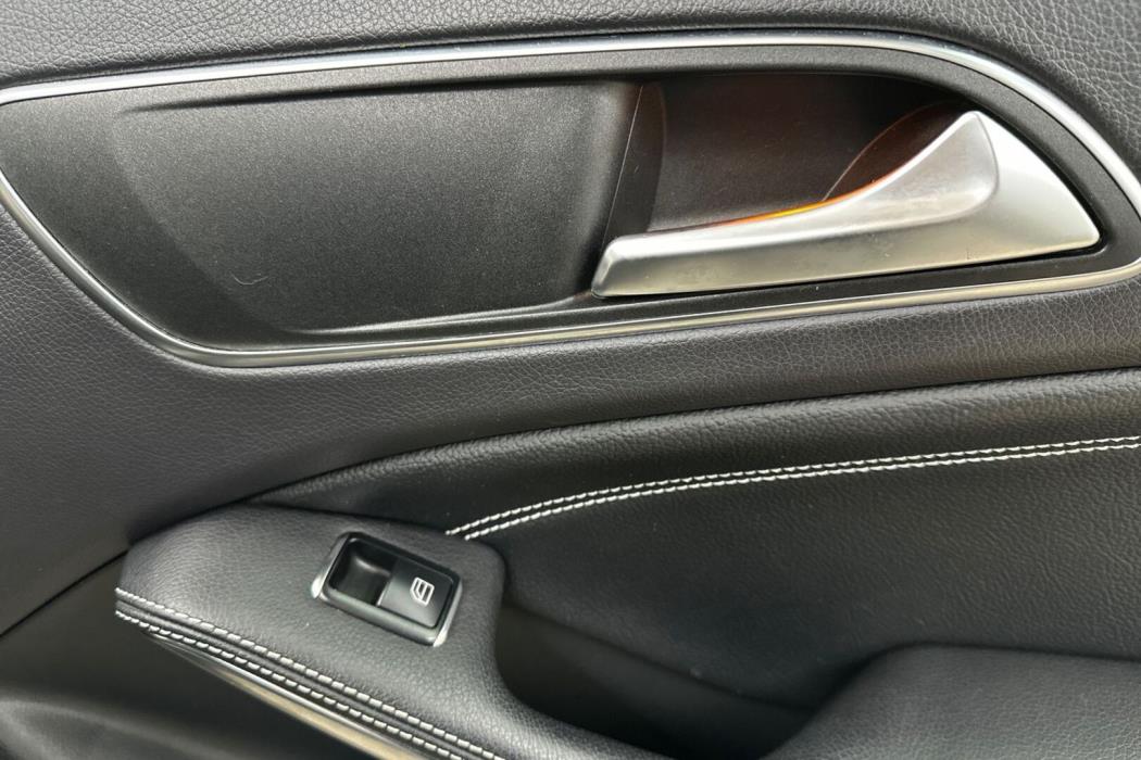 MERCEDES-BENZ GLA 2014