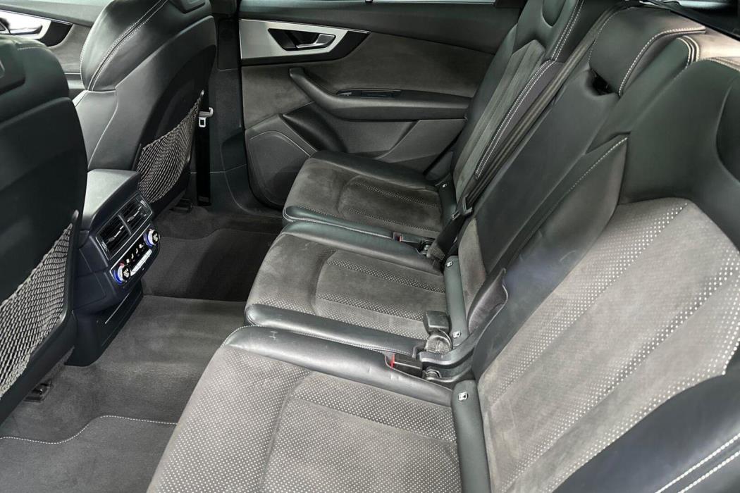 AUDI Q7 2016