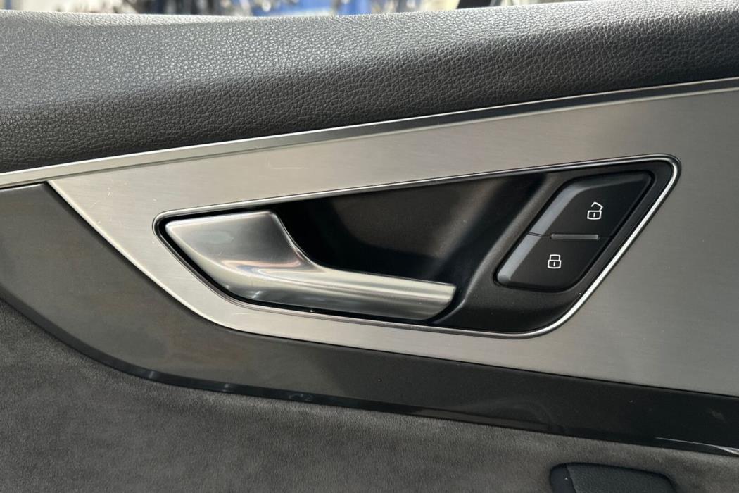 AUDI Q7 2016