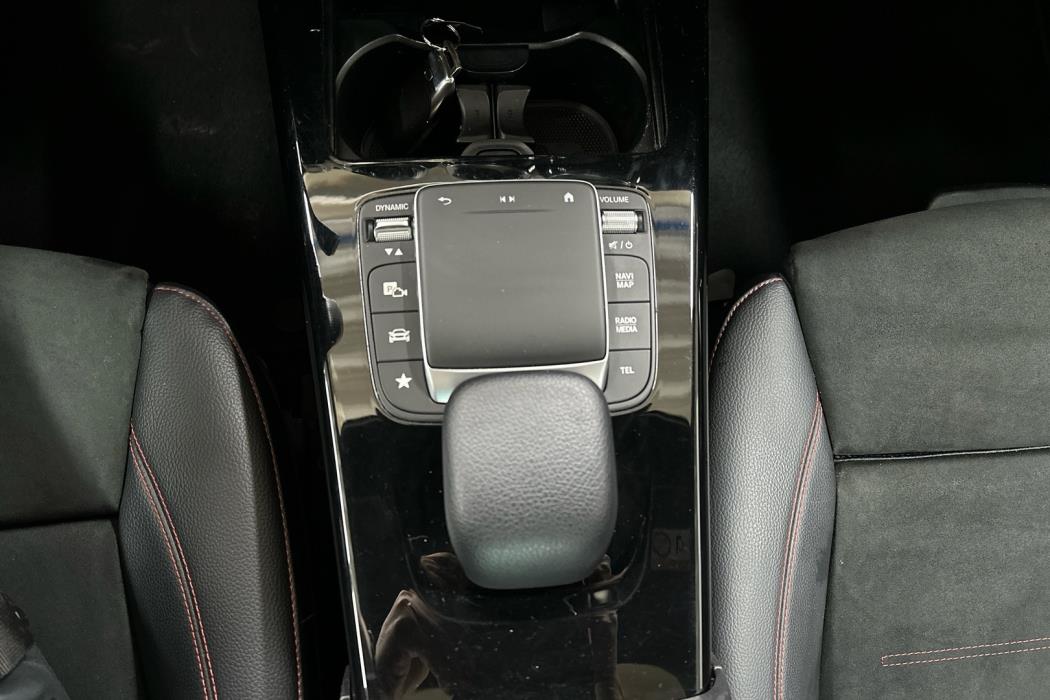 MERCEDES-BENZ A 2020