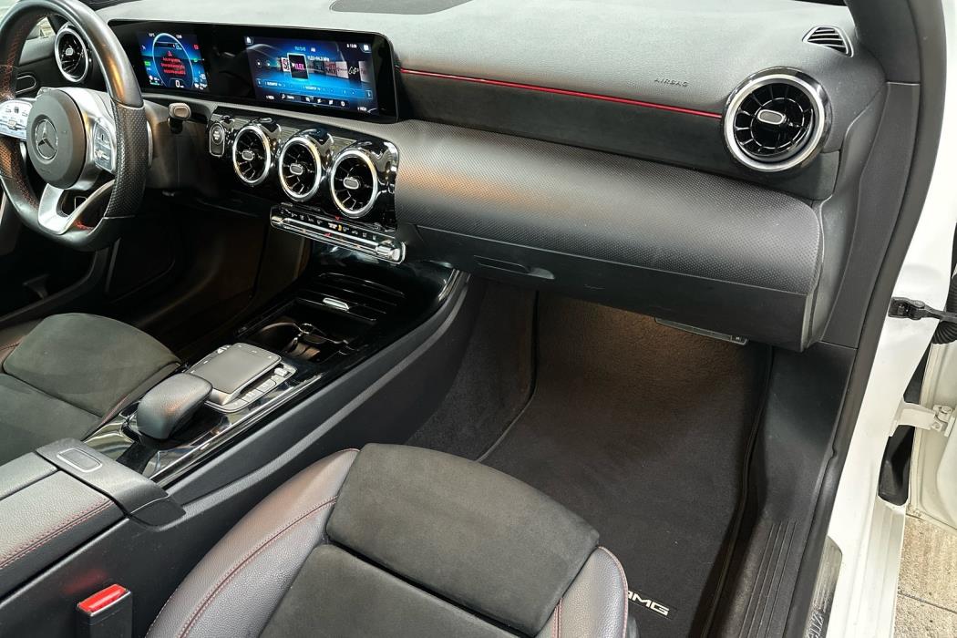 MERCEDES-BENZ A 2020