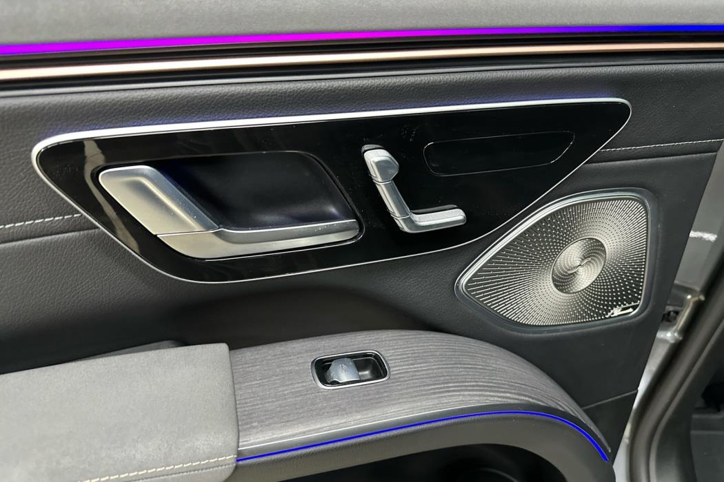 MERCEDES-BENZ EQS 2023