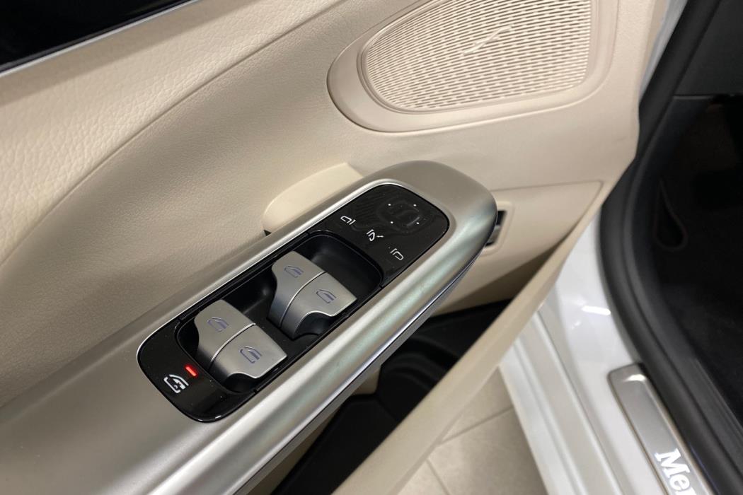 MERCEDES-BENZ C 2024