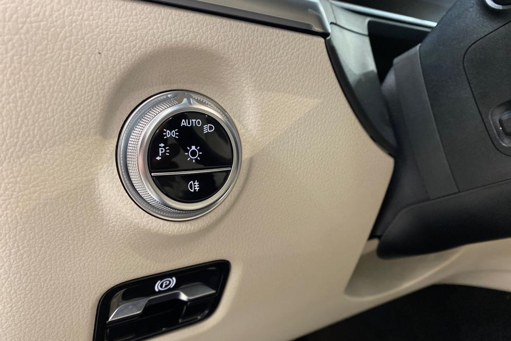 MERCEDES-BENZ C 2024