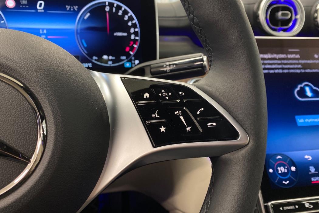 MERCEDES-BENZ C 2024