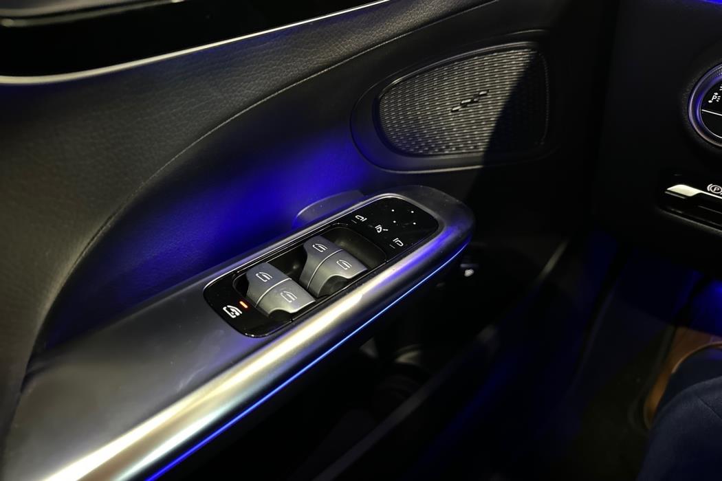 MERCEDES-BENZ C 2023