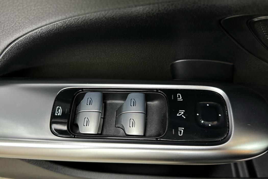 MERCEDES-BENZ C 2023