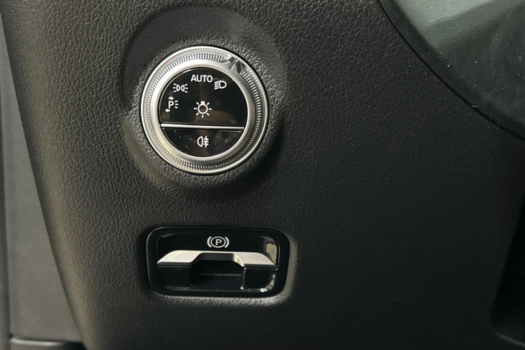 MERCEDES-BENZ C 2023