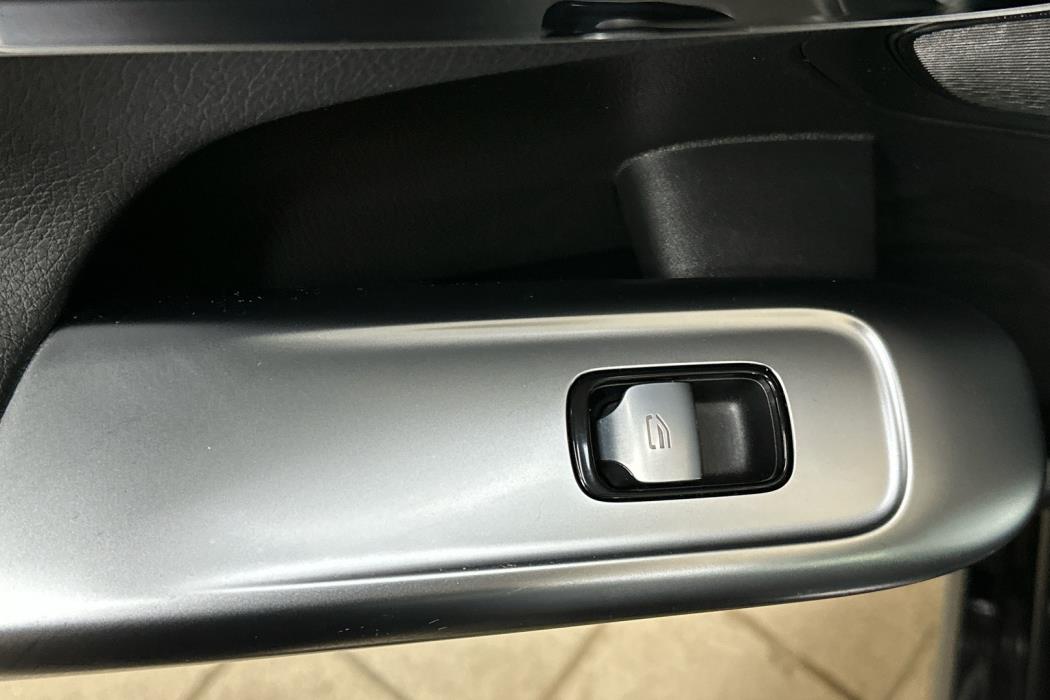 MERCEDES-BENZ C 2023