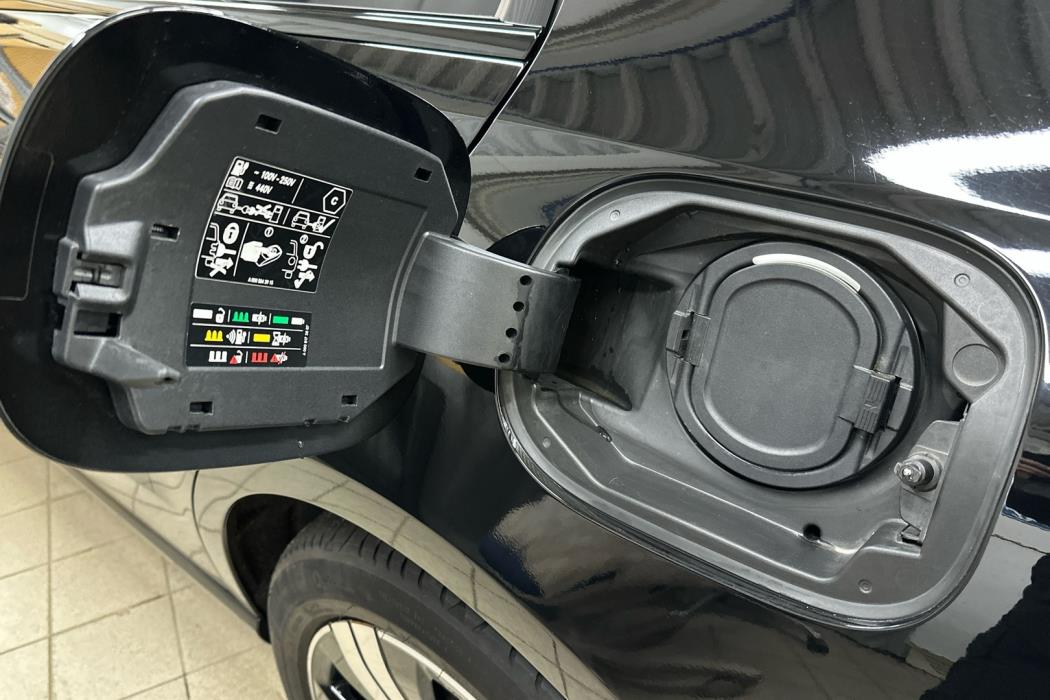 MERCEDES-BENZ C 2023