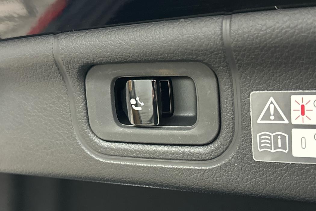 MERCEDES-BENZ C 2023