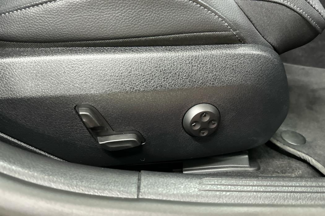 MERCEDES-BENZ C 2023