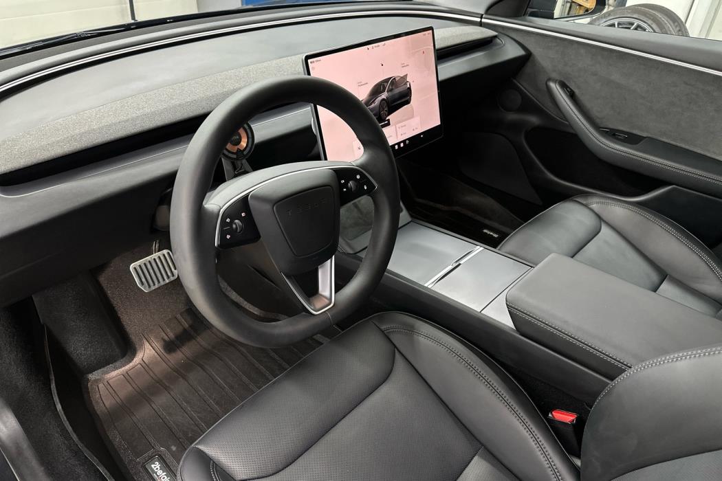 TESLA Model 3 2024