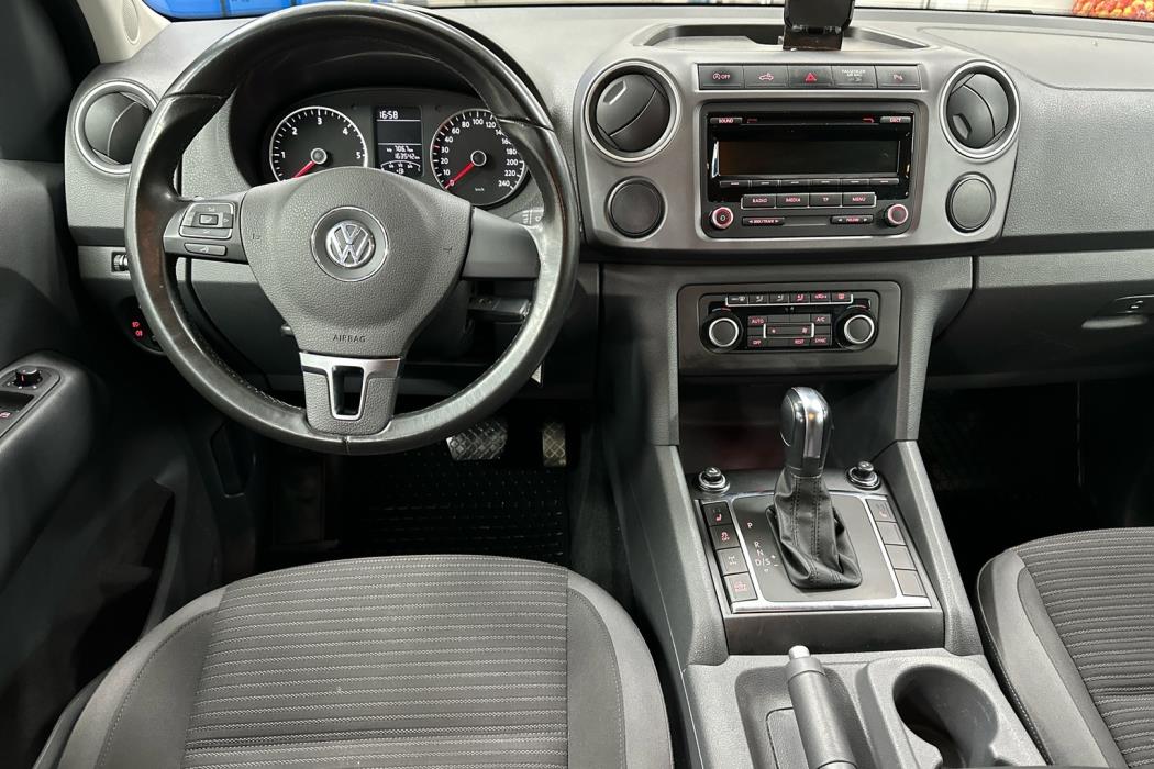 VOLKSWAGEN Amarok 2012