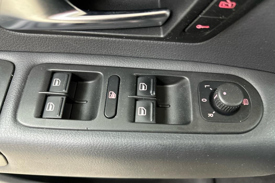 VOLKSWAGEN Amarok 2012