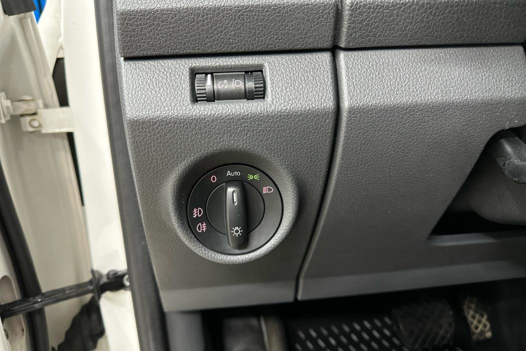 VOLKSWAGEN Amarok 2012